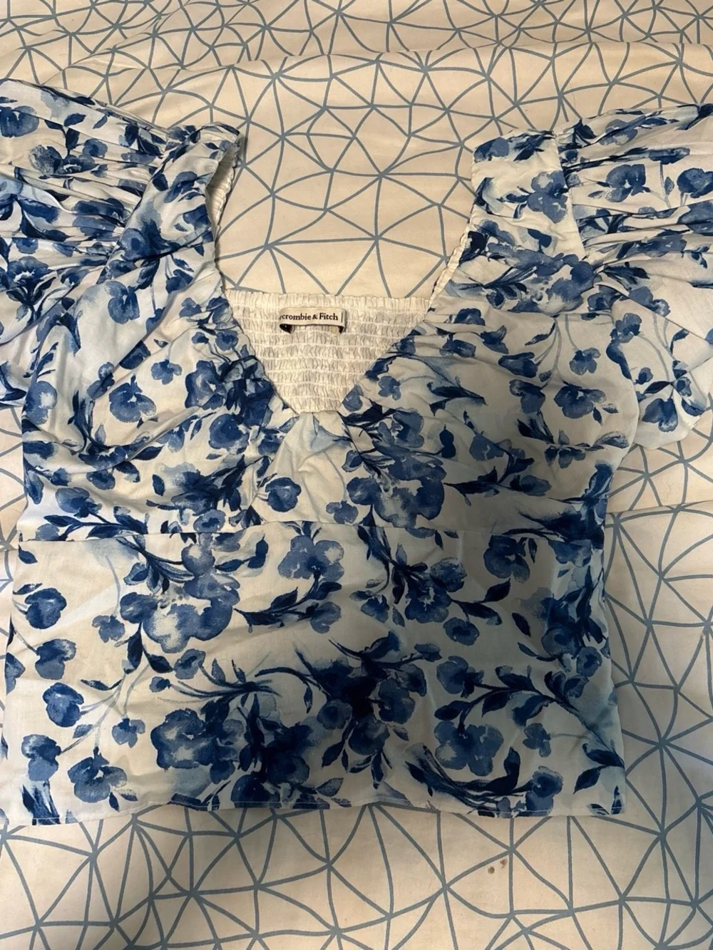 Abercrombie & Fitch White and Blue Floral Puff-Sleeve Crop Top
